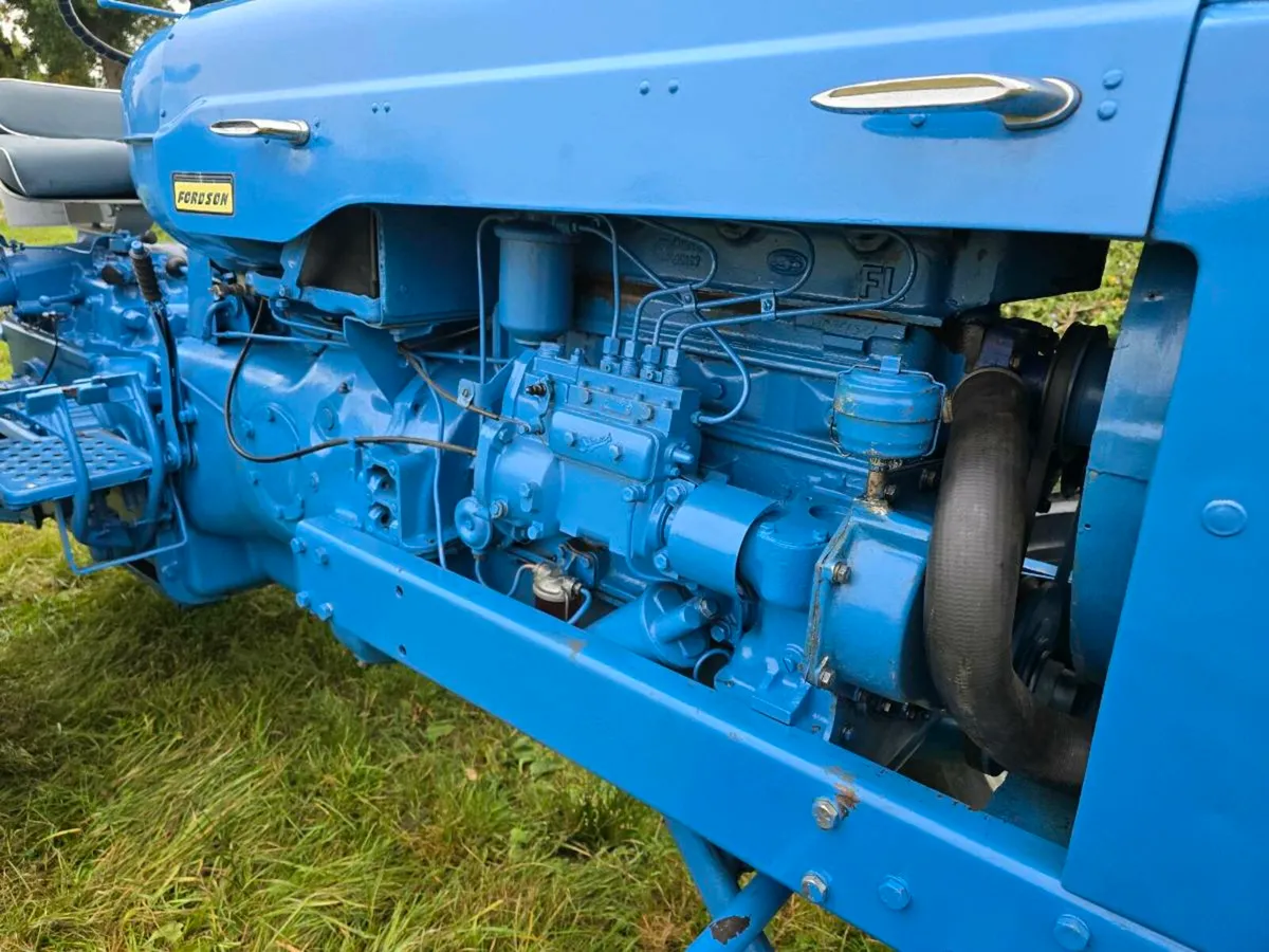 1963 new performance super major vintage tractor - Image 2