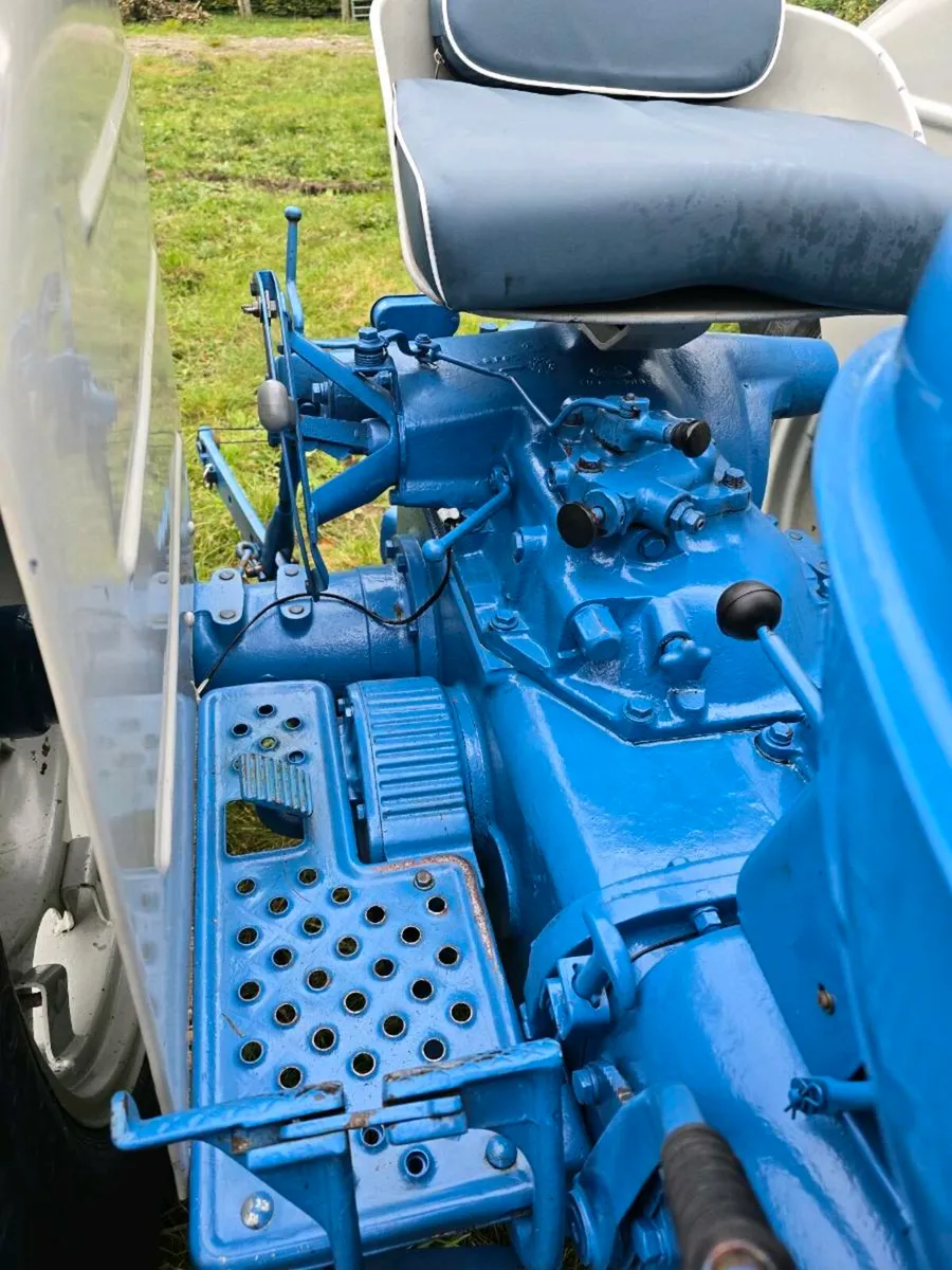 1963 new performance super major vintage tractor - Image 3