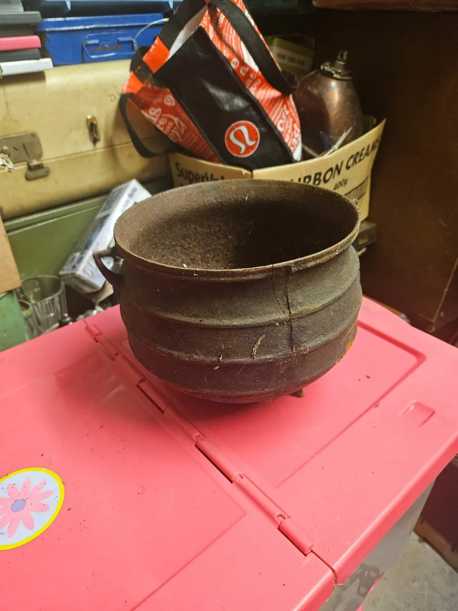 Vintage Cast Iron Skillet Pot - Image 1