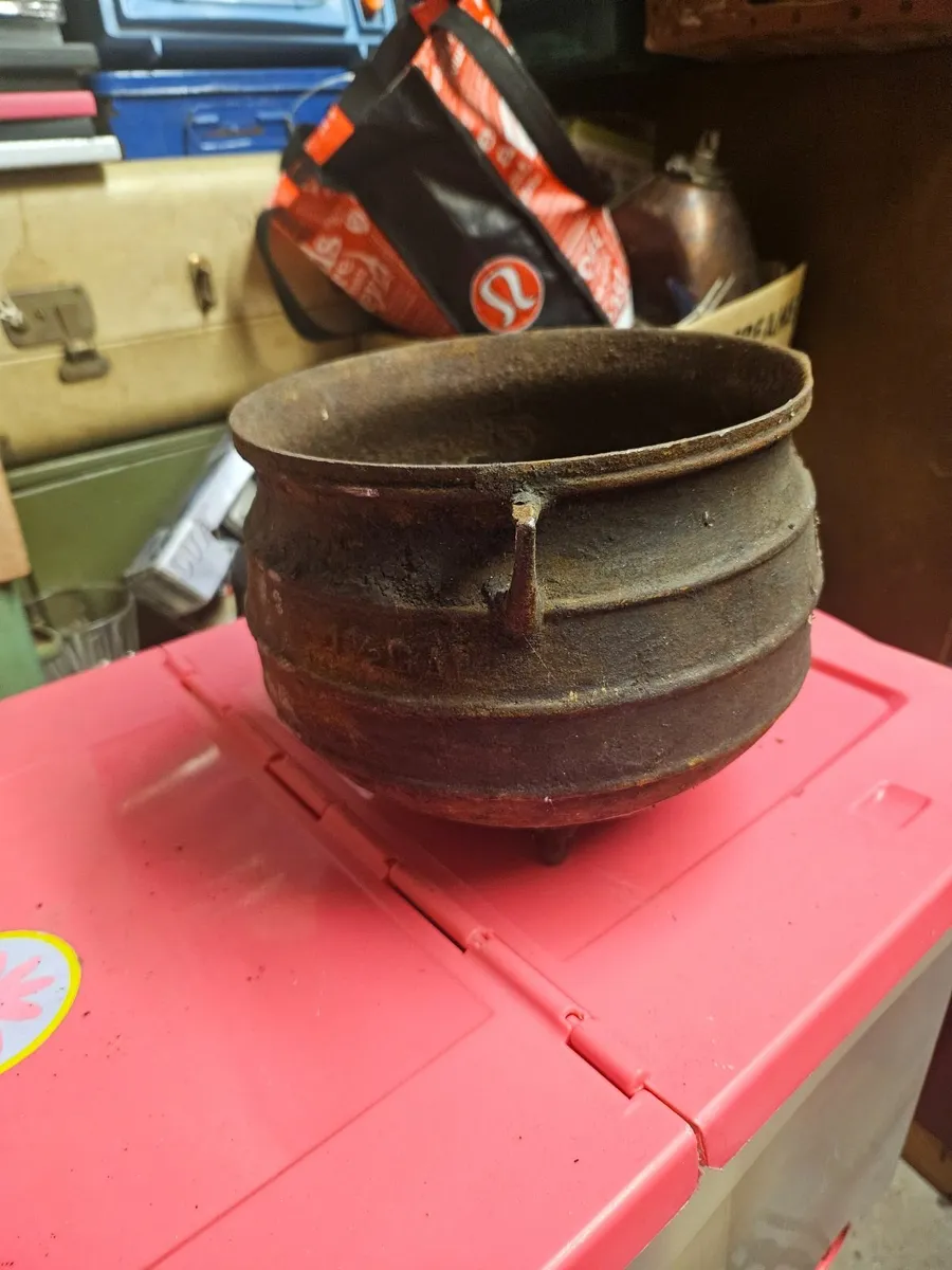 Vintage Cast Iron Skillet Pot - Image 2