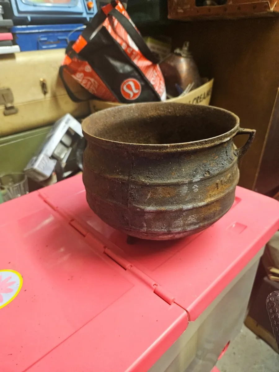 Vintage Cast Iron Skillet Pot - Image 3