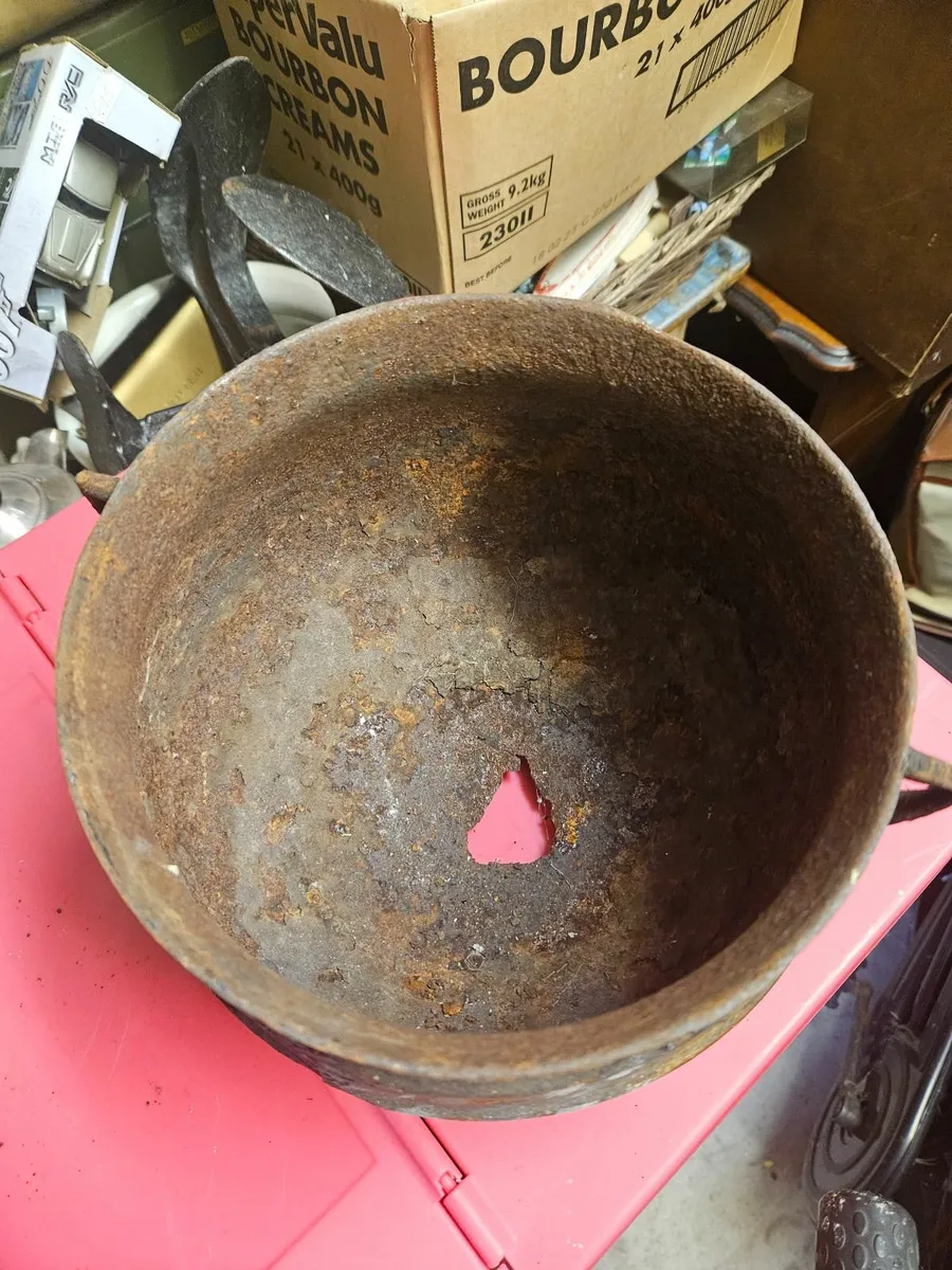 Vintage Cast Iron Skillet Pot - Image 4