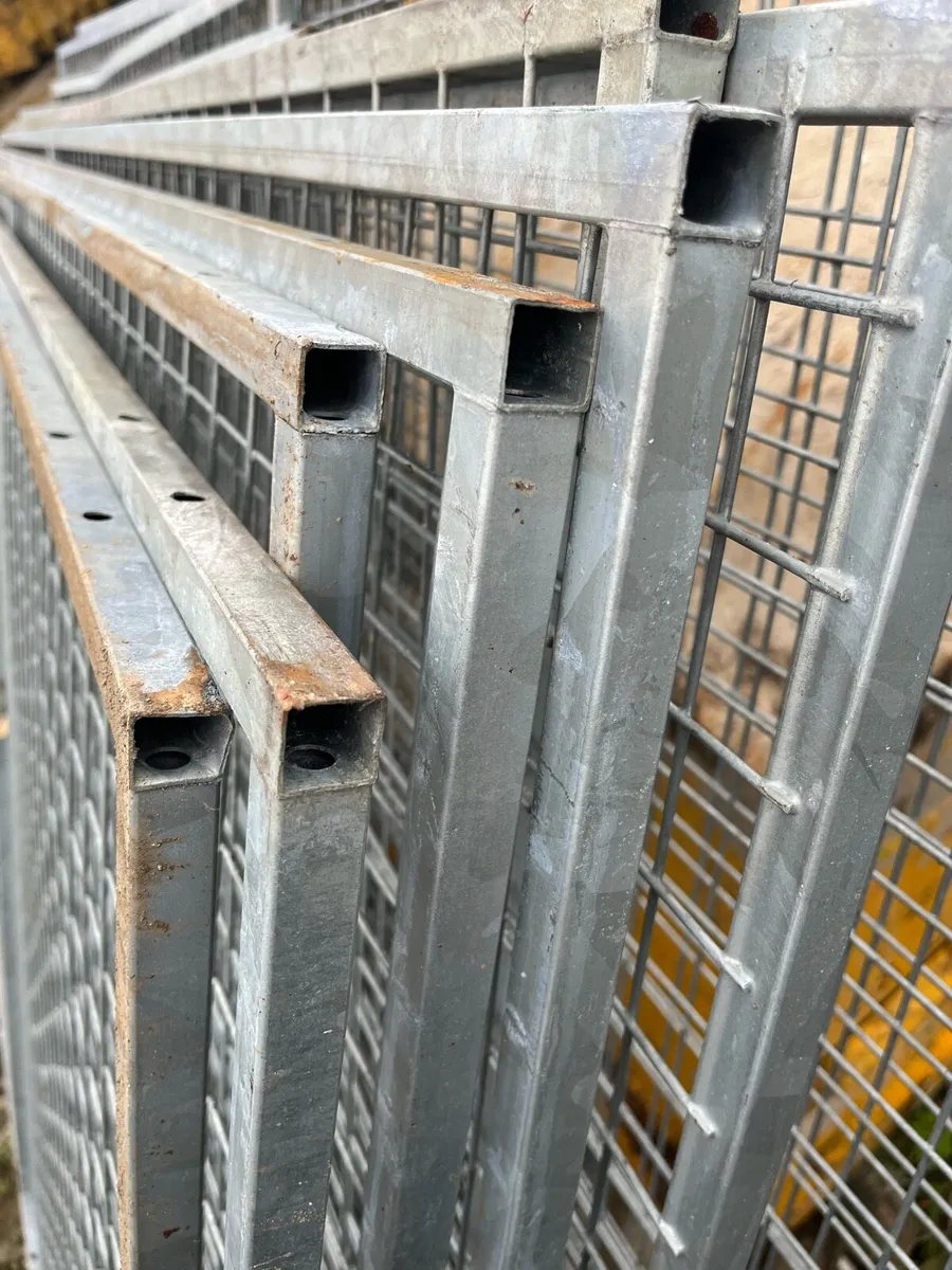 Galvanised mesh panels