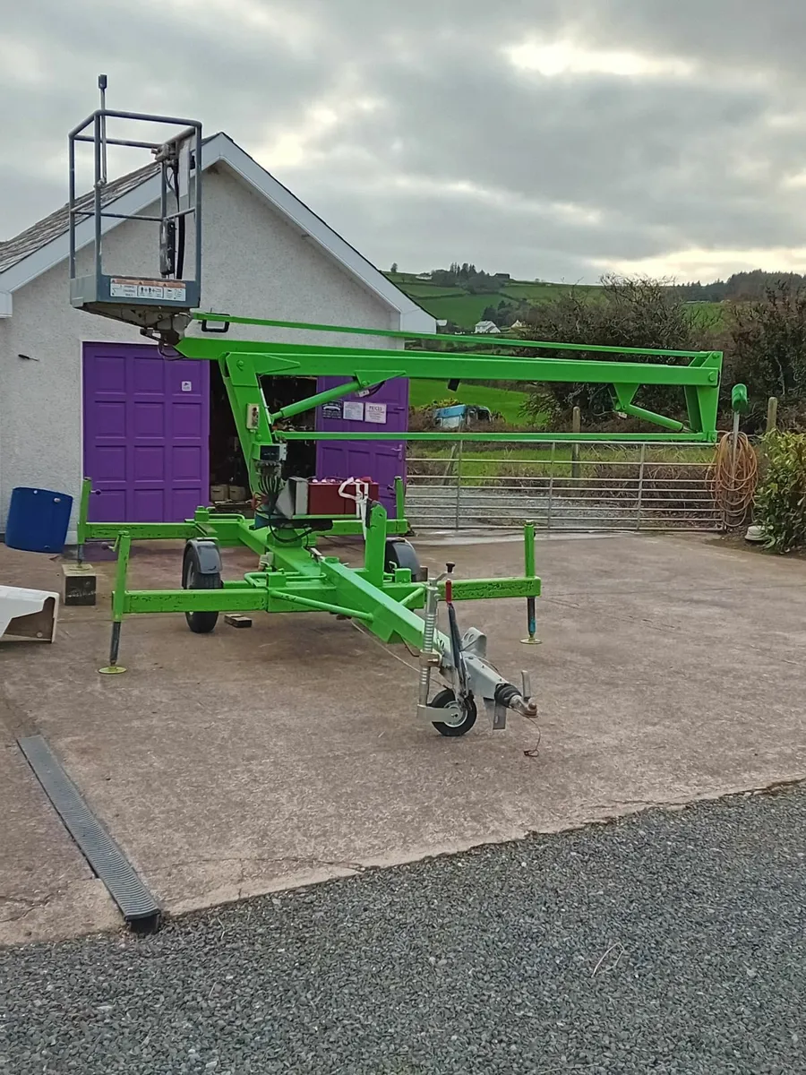 Cherry picker - Image 1