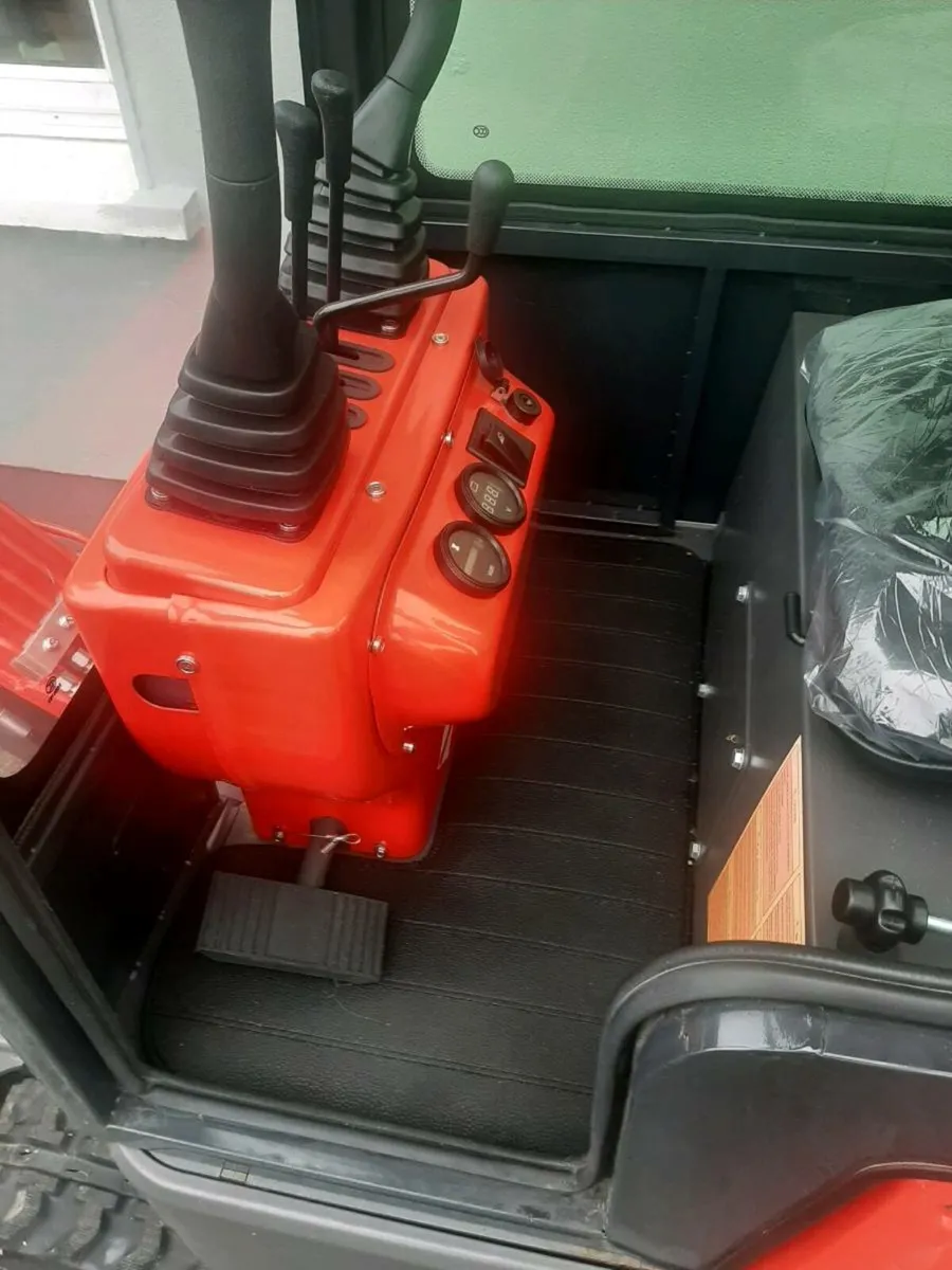 Mini digger - Image 1
