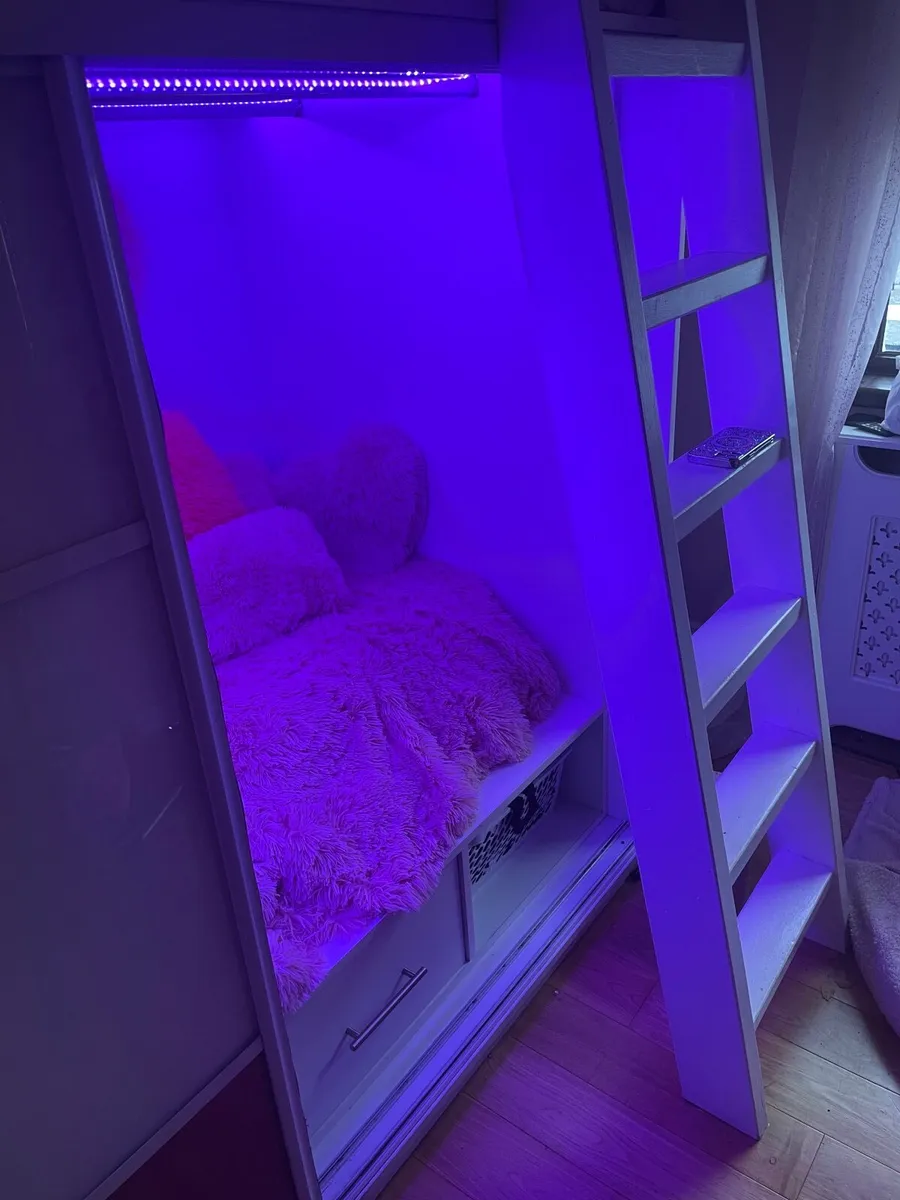 3 foot bump bed full  wardrobe and dressing table - Image 3