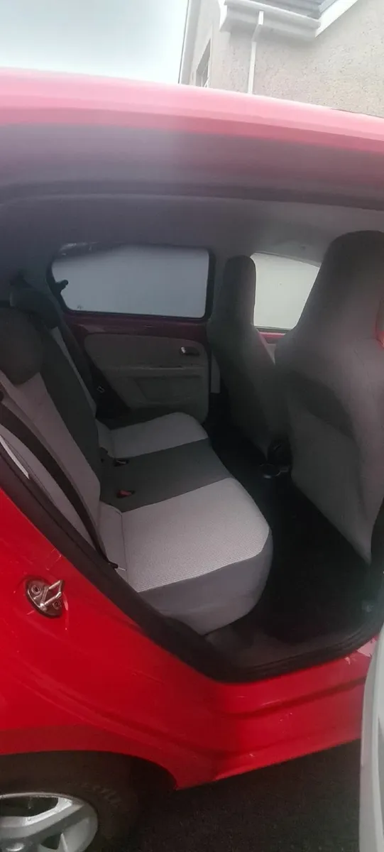 Volkswagen up! 2015 - Image 3