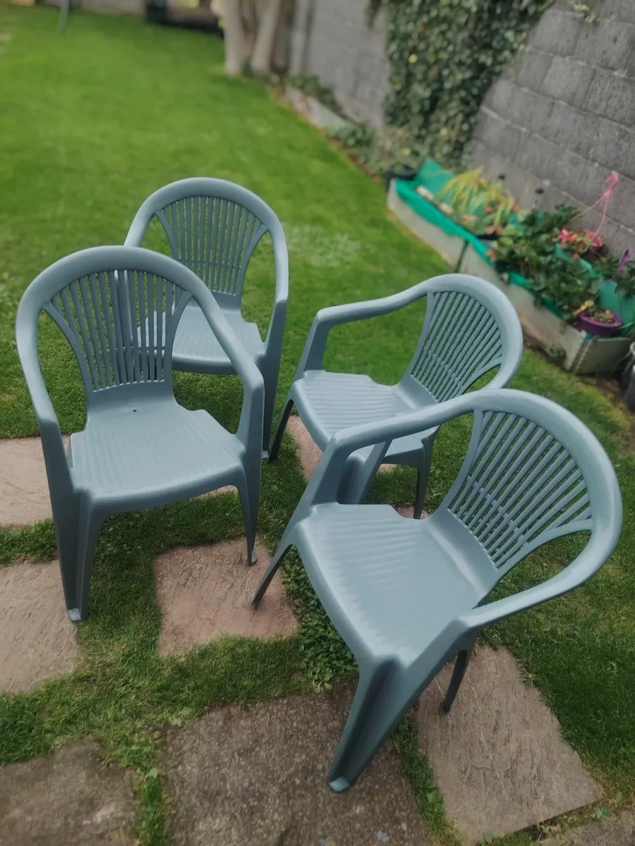 Outdoor chairs - Image 1