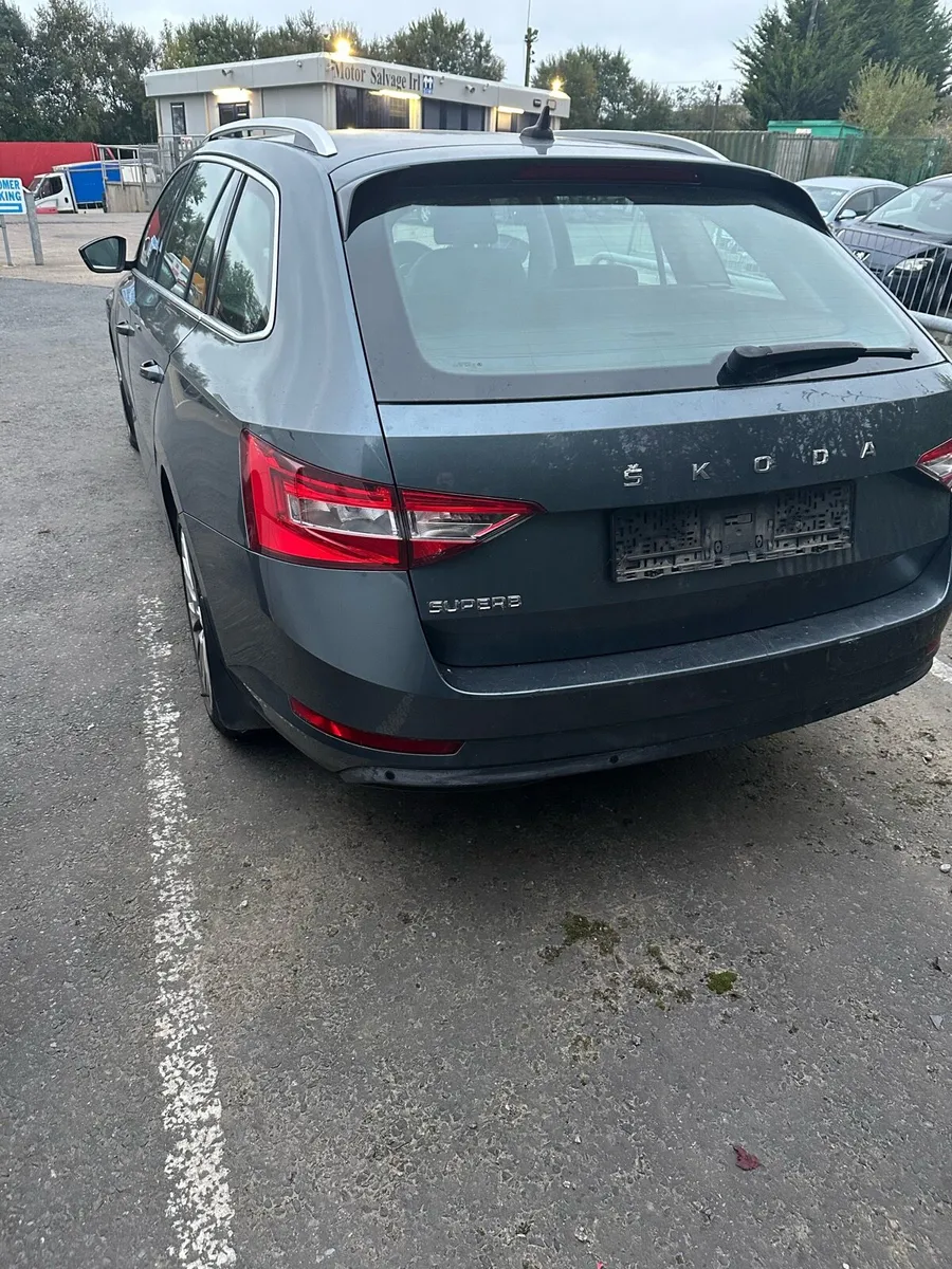 2021 Skoda superb 2.0 Tdi , DSG ( Engine Problem) - Image 4