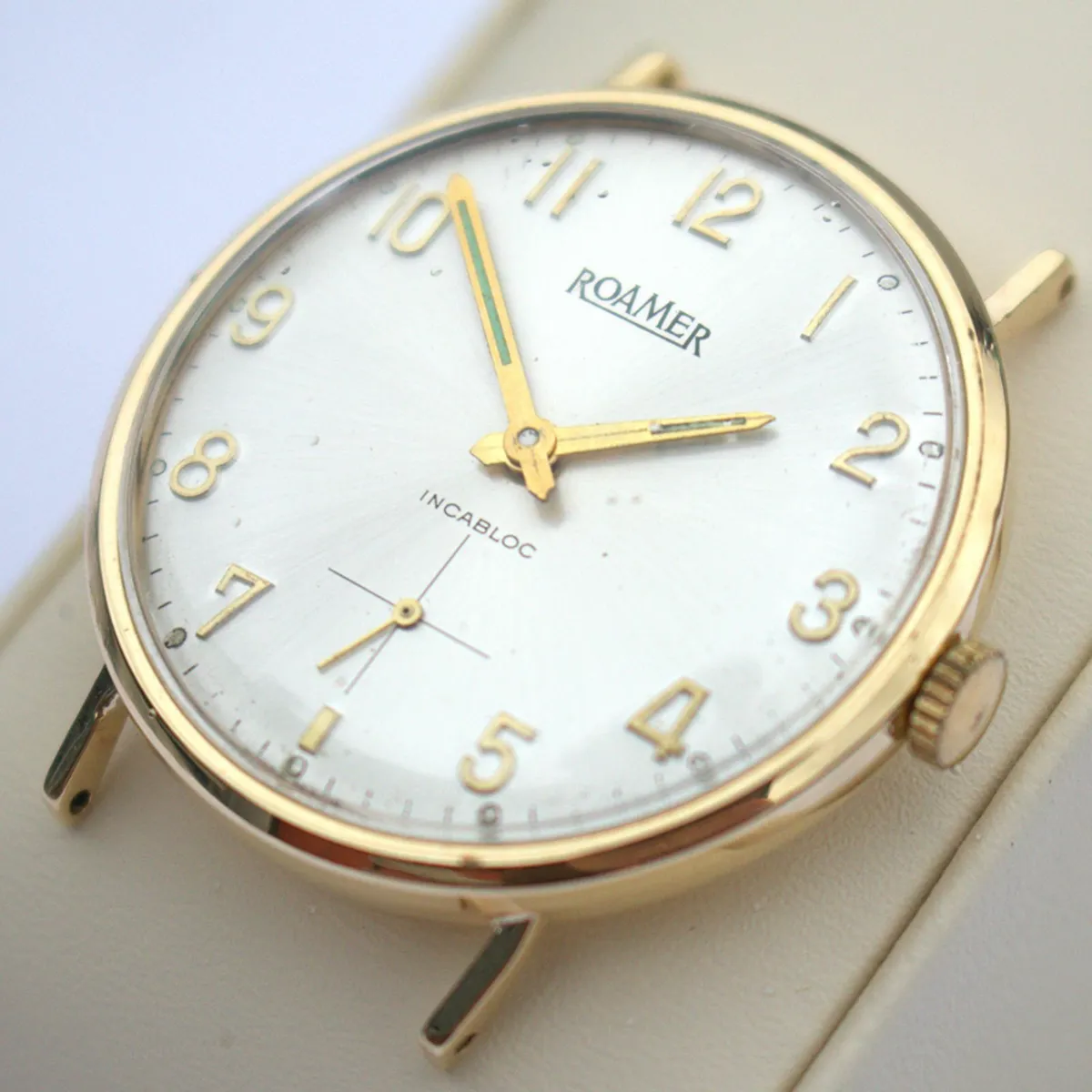 Vintage Roamer 9ct Gold Dress Watch | Manual Wind - Image 1