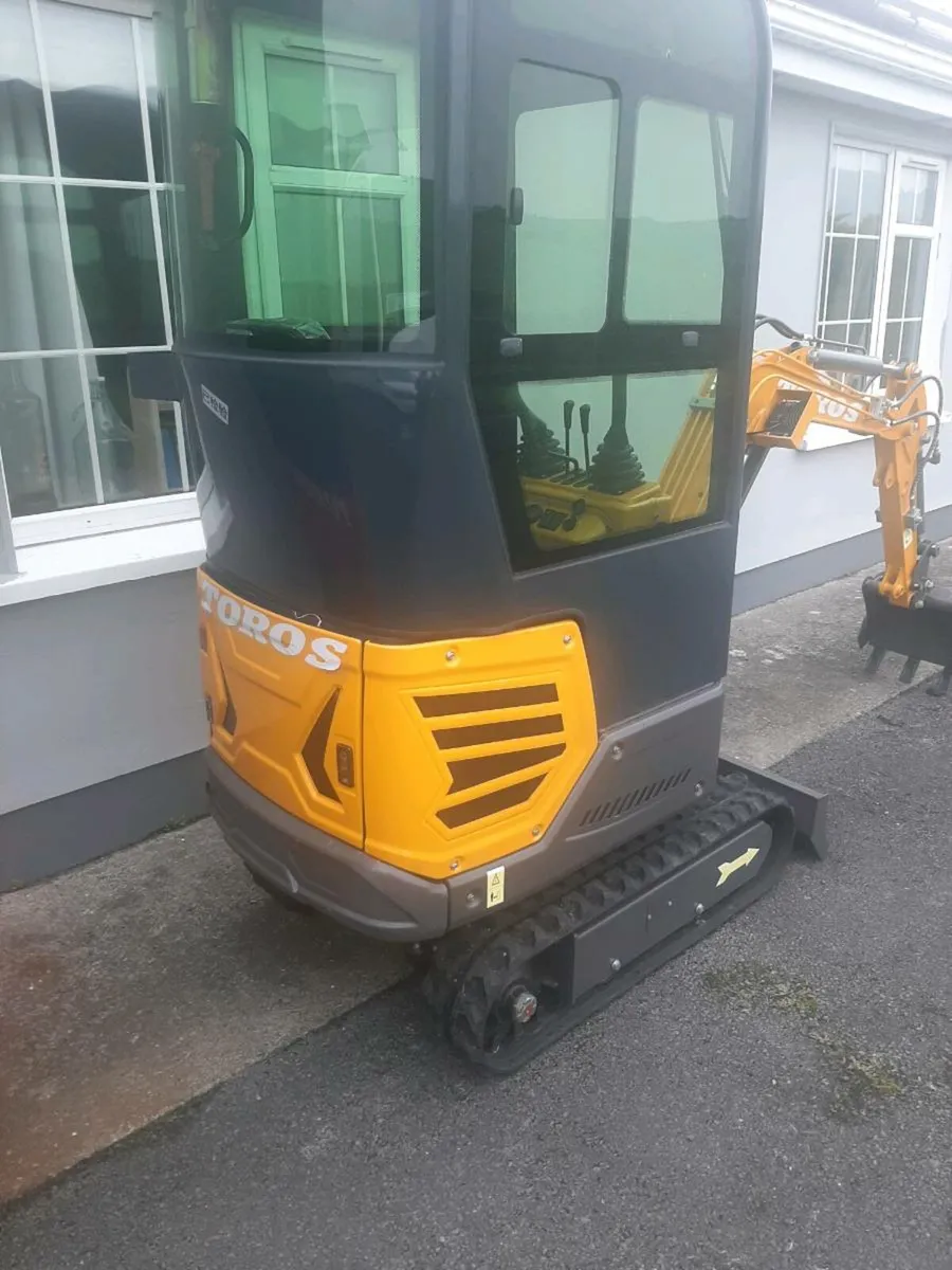 Mini diggers - Image 1