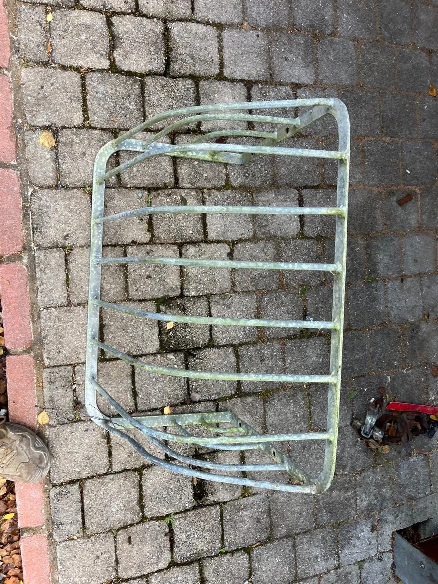 Hay racks - Image 1