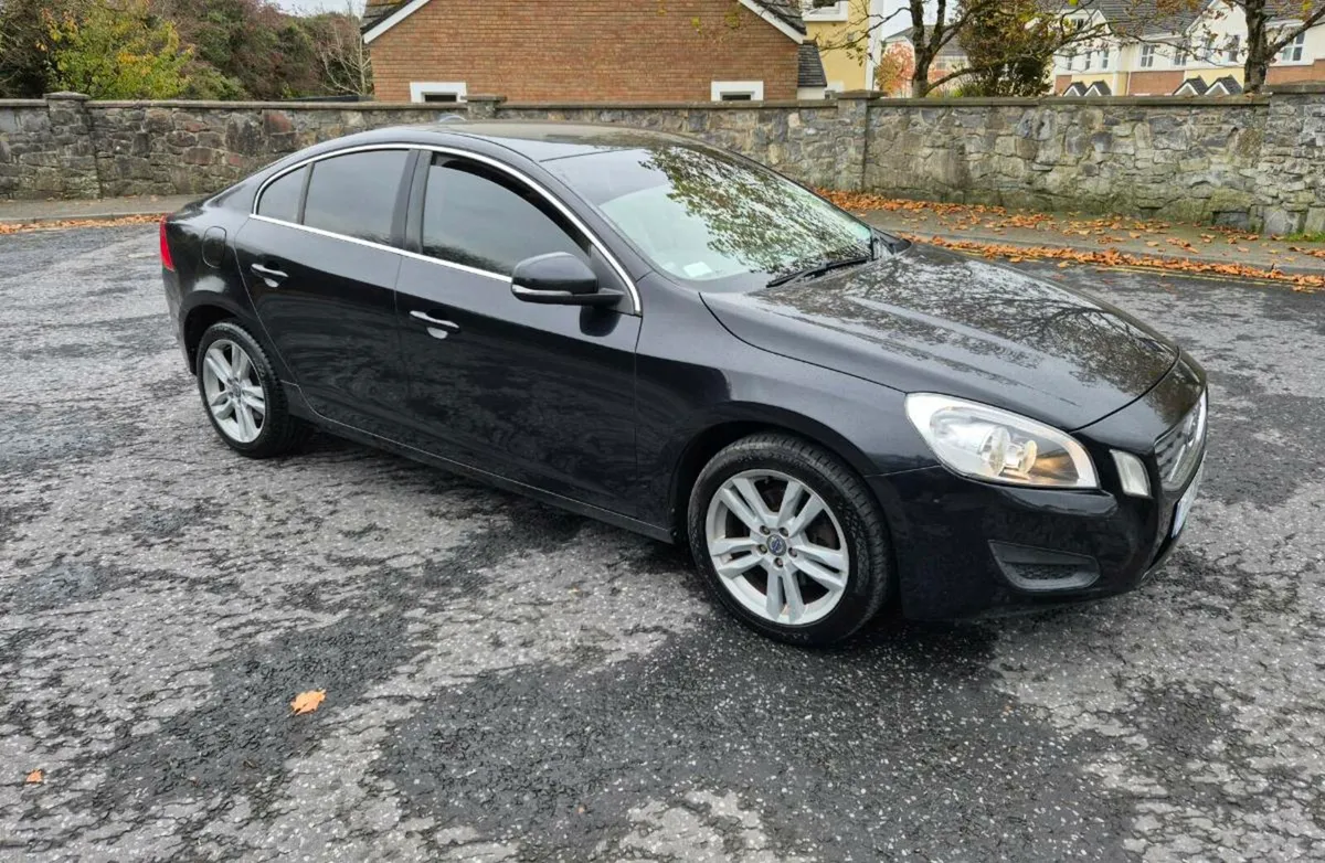 2011 VOLVO S60 (AUTOMATIC) - Image 1