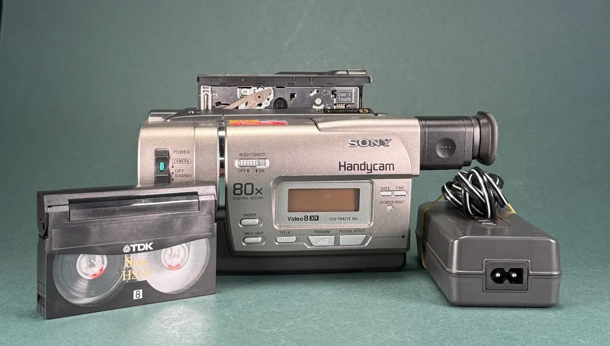 Sony Handycam CCD-TR427E PAL Camcorder Hi-8 Video- - Image 1