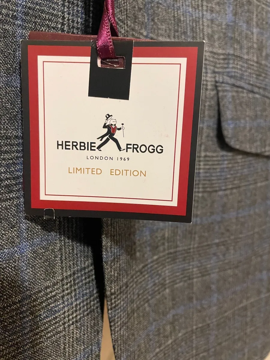 3 Piece Suit Never Worn - Image 2