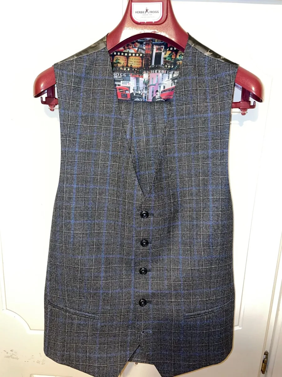 3 Piece Suit Never Worn - Image 4