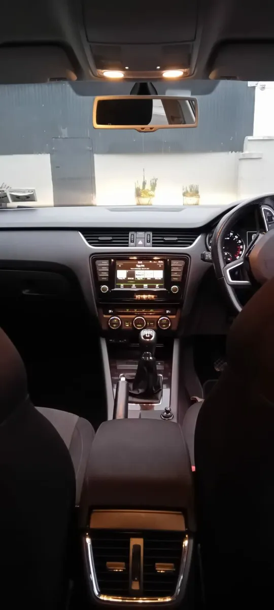 Car - Image 3