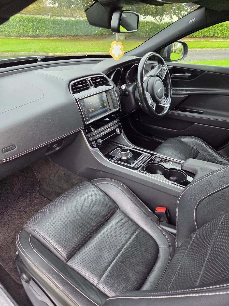 Jaguar XE Sport - Image 4