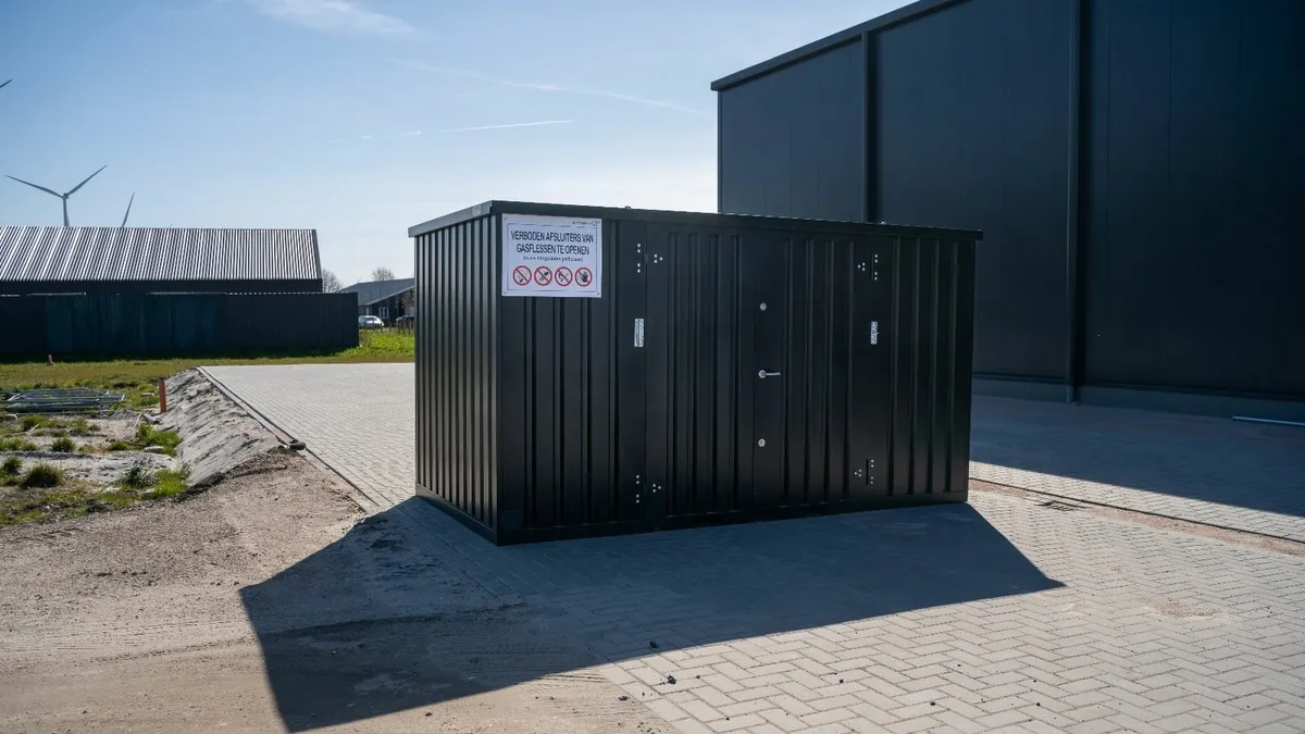 Secure Storage Container 4x2m – Keep Tools Safe - Image 4