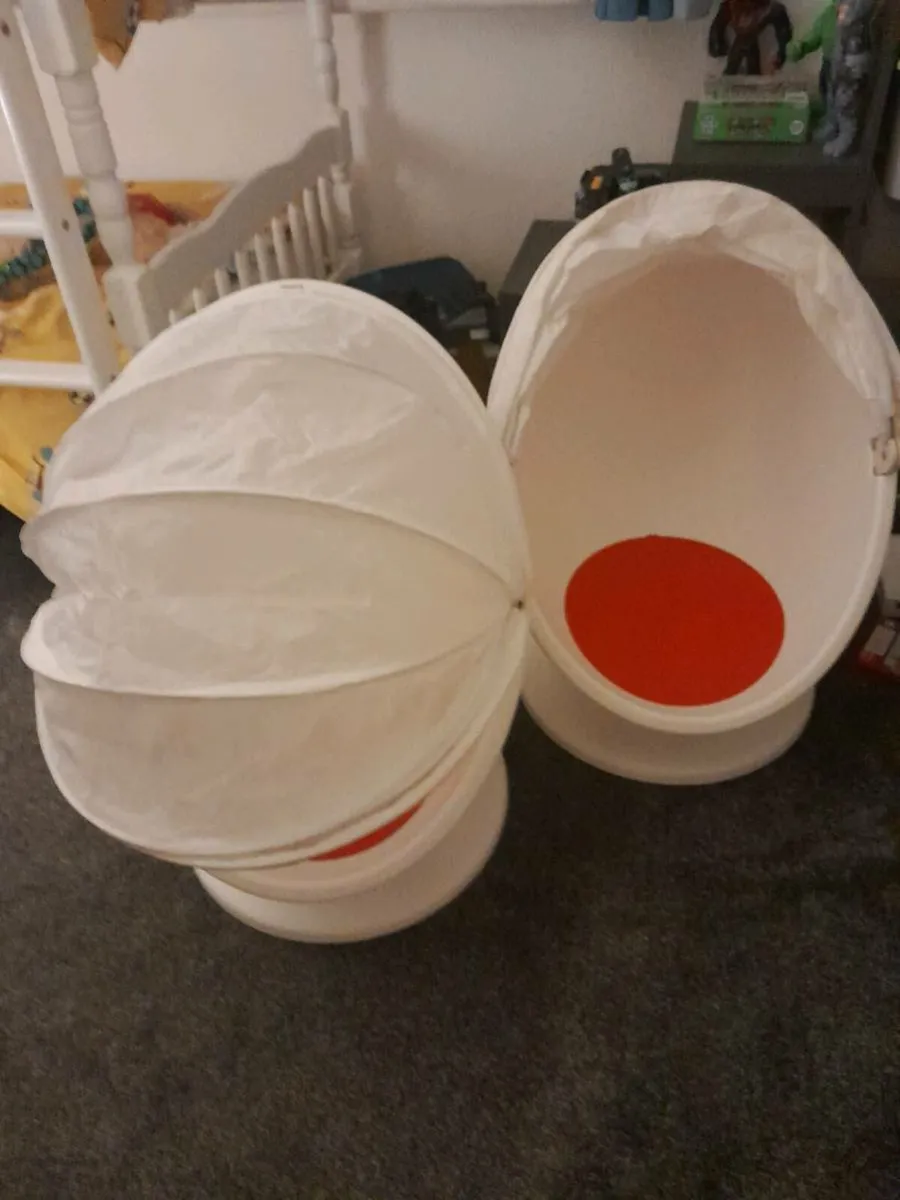 Egg chairs - Image 1