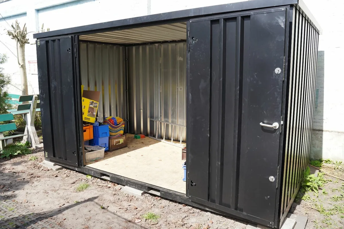 Durable Steel Container – Safe for Equipment! - Image 2