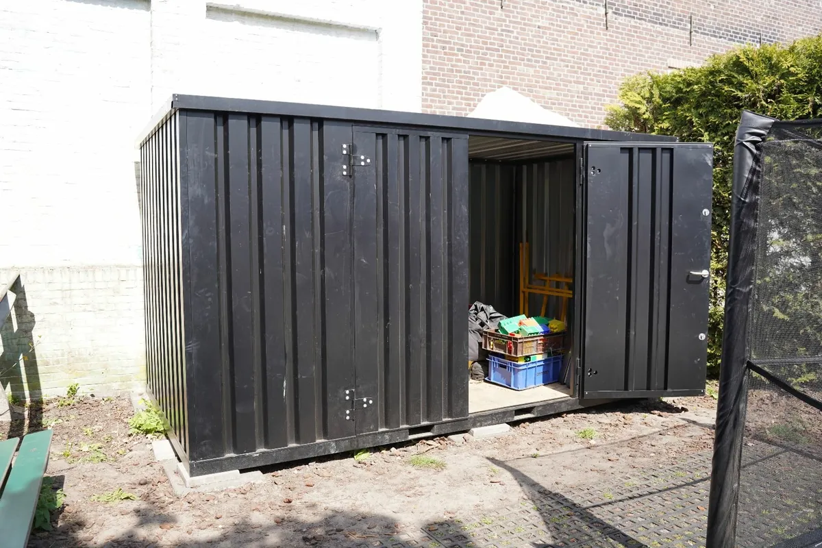 Durable Steel Container – Safe for Equipment! - Image 3