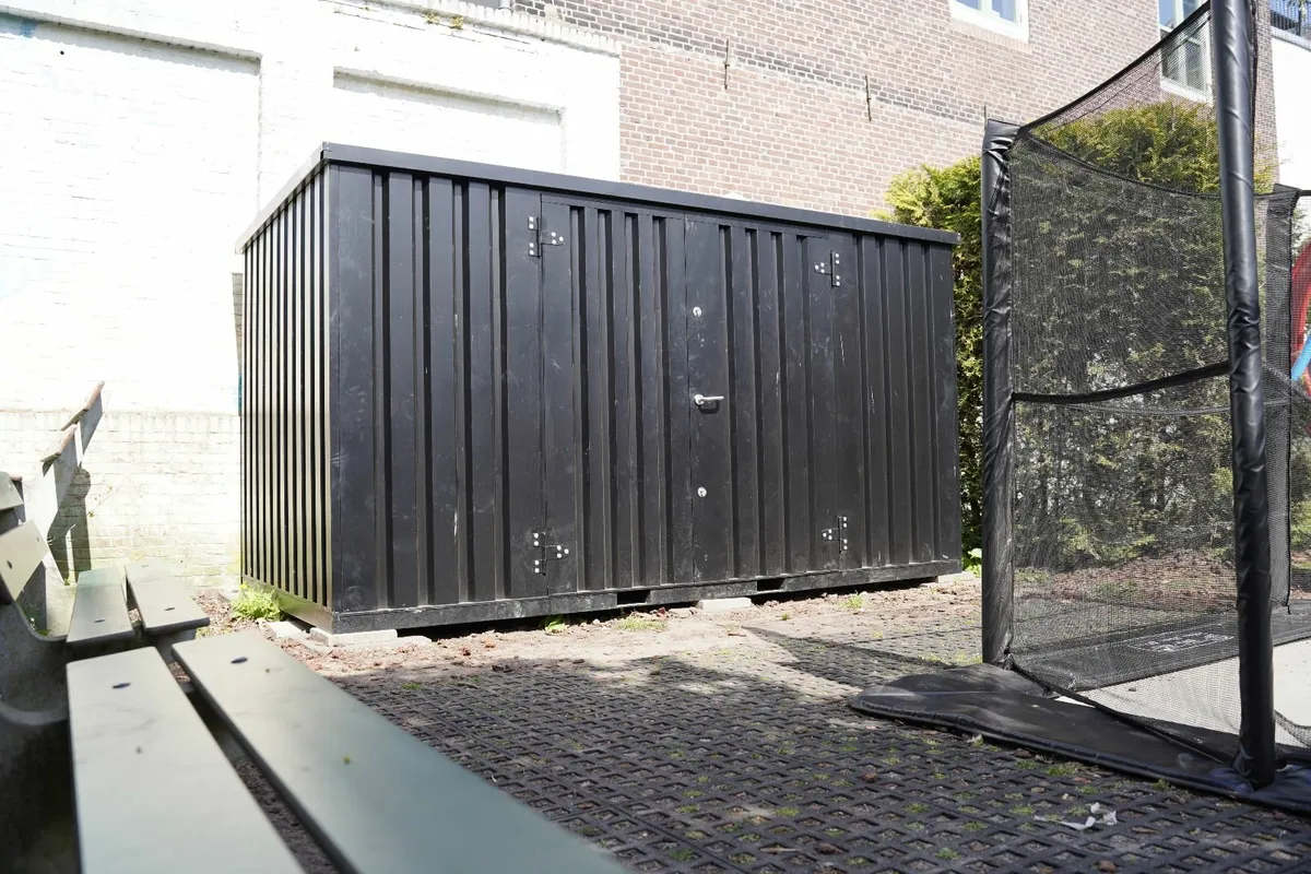Durable Steel Container – Safe for Equipment! - Image 4