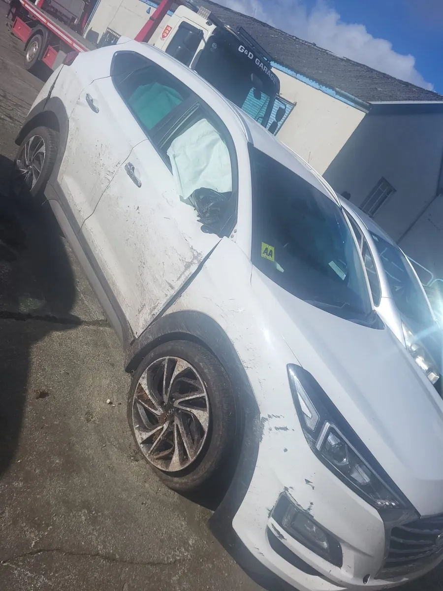 192 Hyundai tuson AWD (6 month old engine) - Image 1