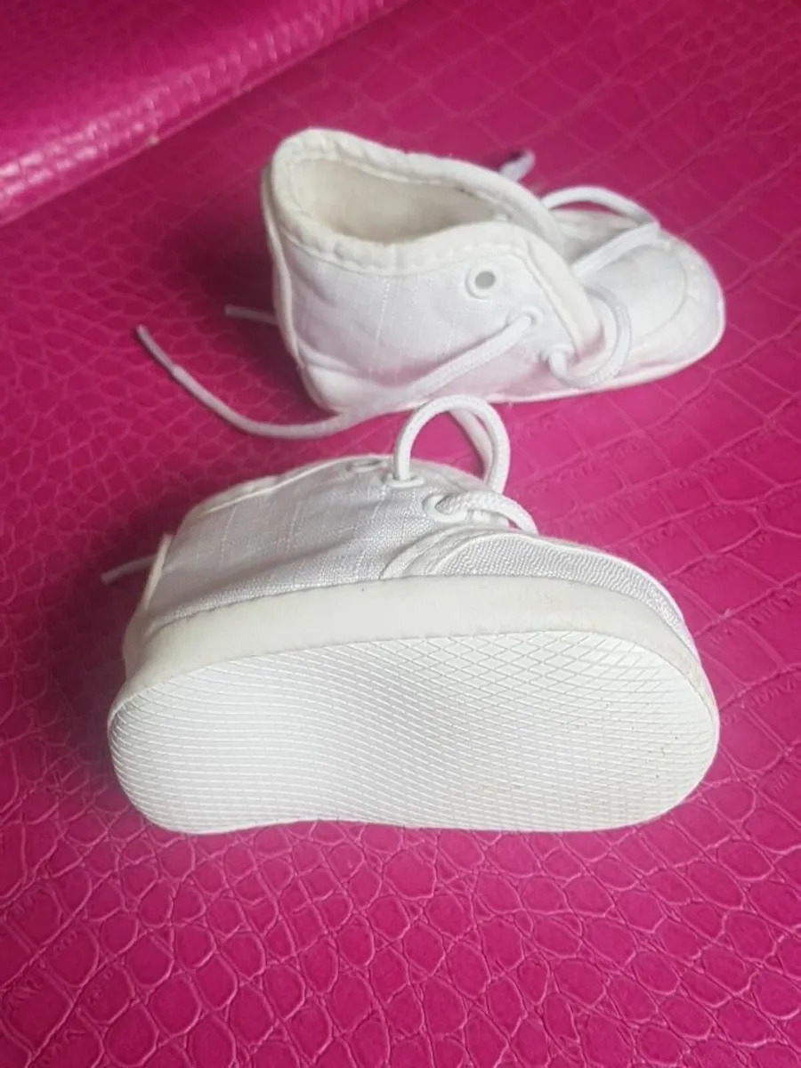 quality new Size 11 baby white soft shoes 3/6 mont - Image 1