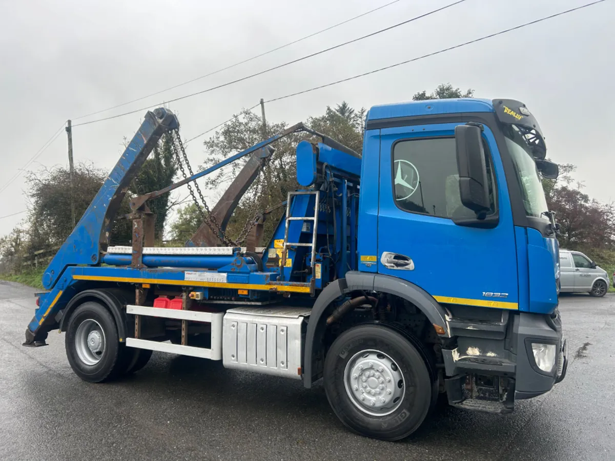 2016 Mercedes axor 1832 skip loader - Image 4