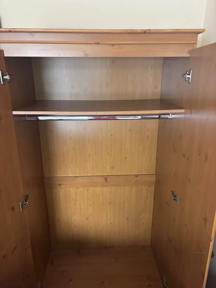 Bedroom furniture - Image 2