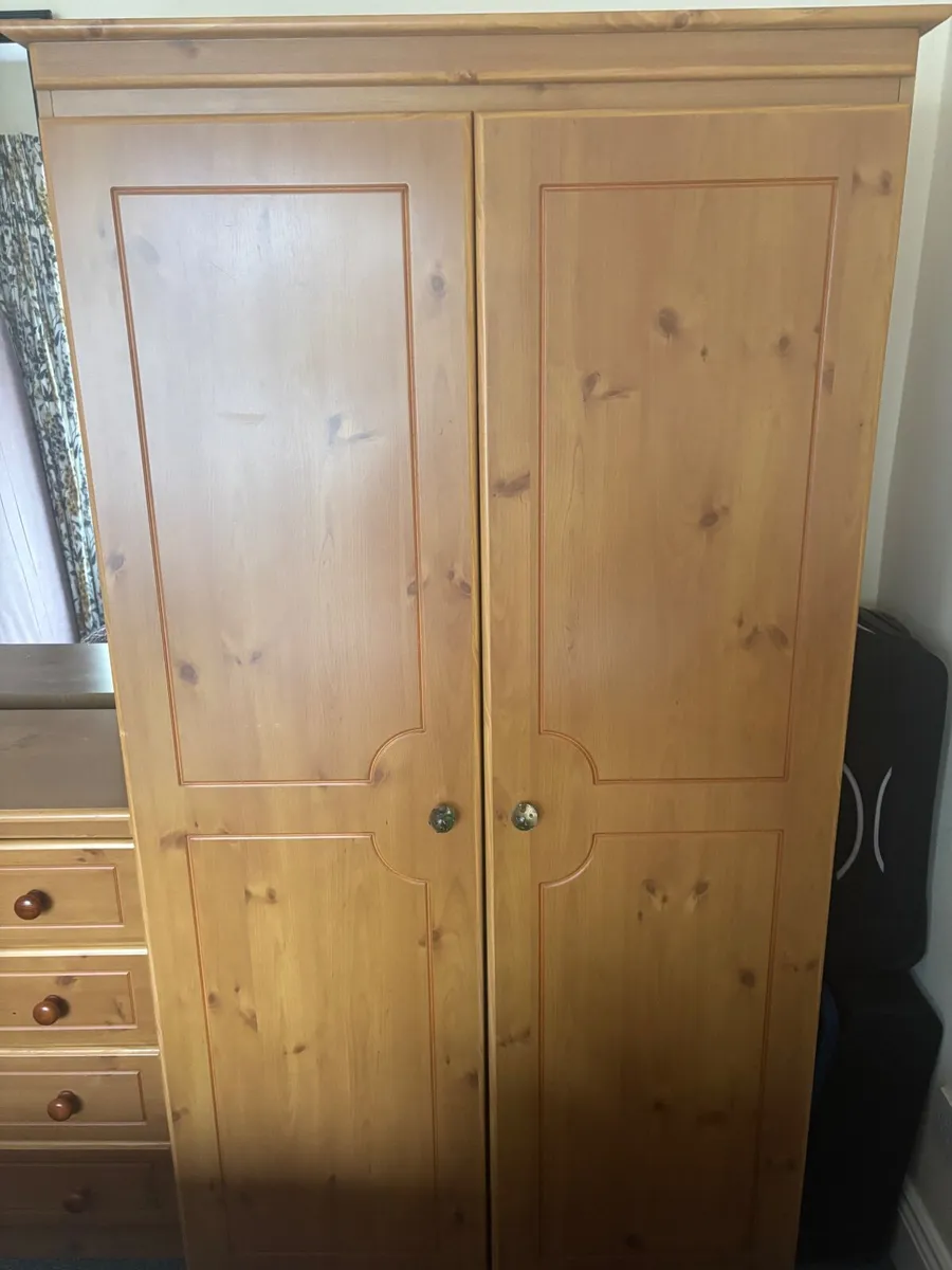 Bedroom furniture - Image 4