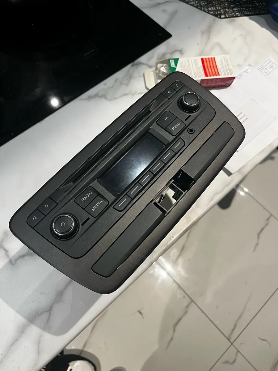Working Seat Radio - Image 1