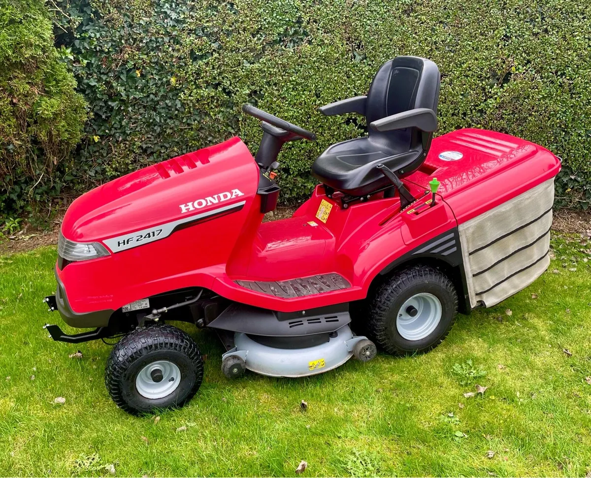 Ride on lawnmower - Image 1