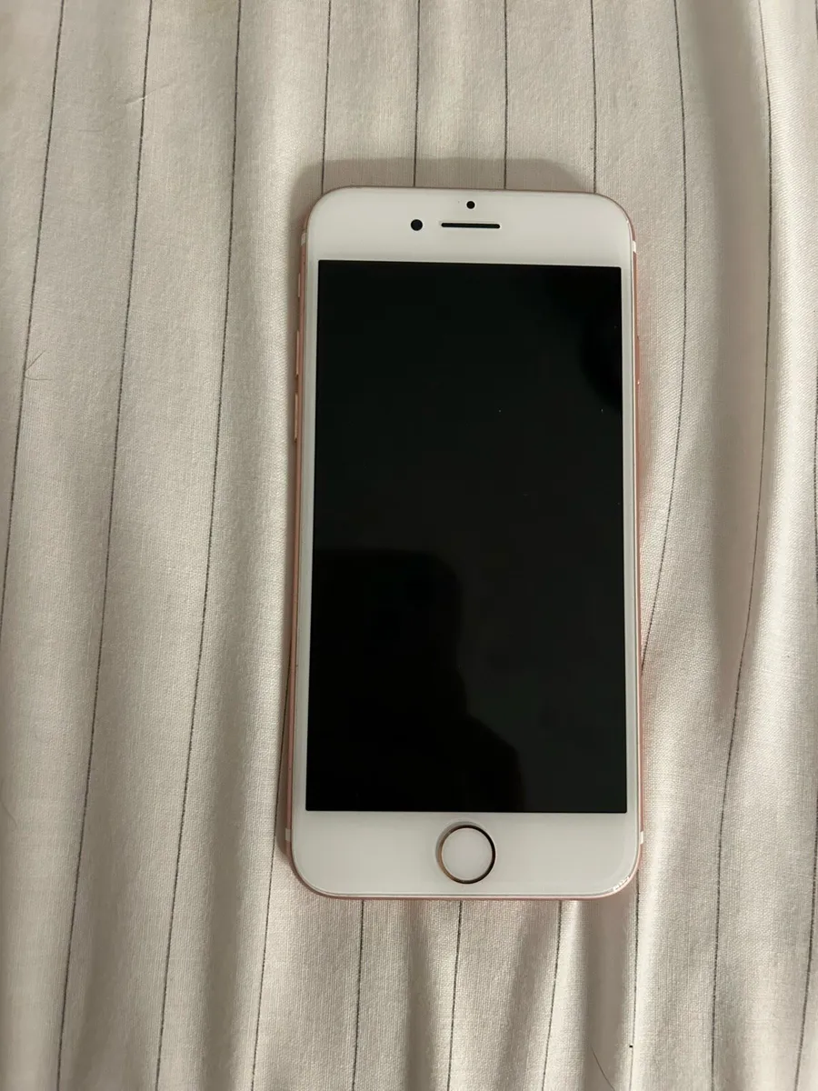 iPhone 7 - Image 1