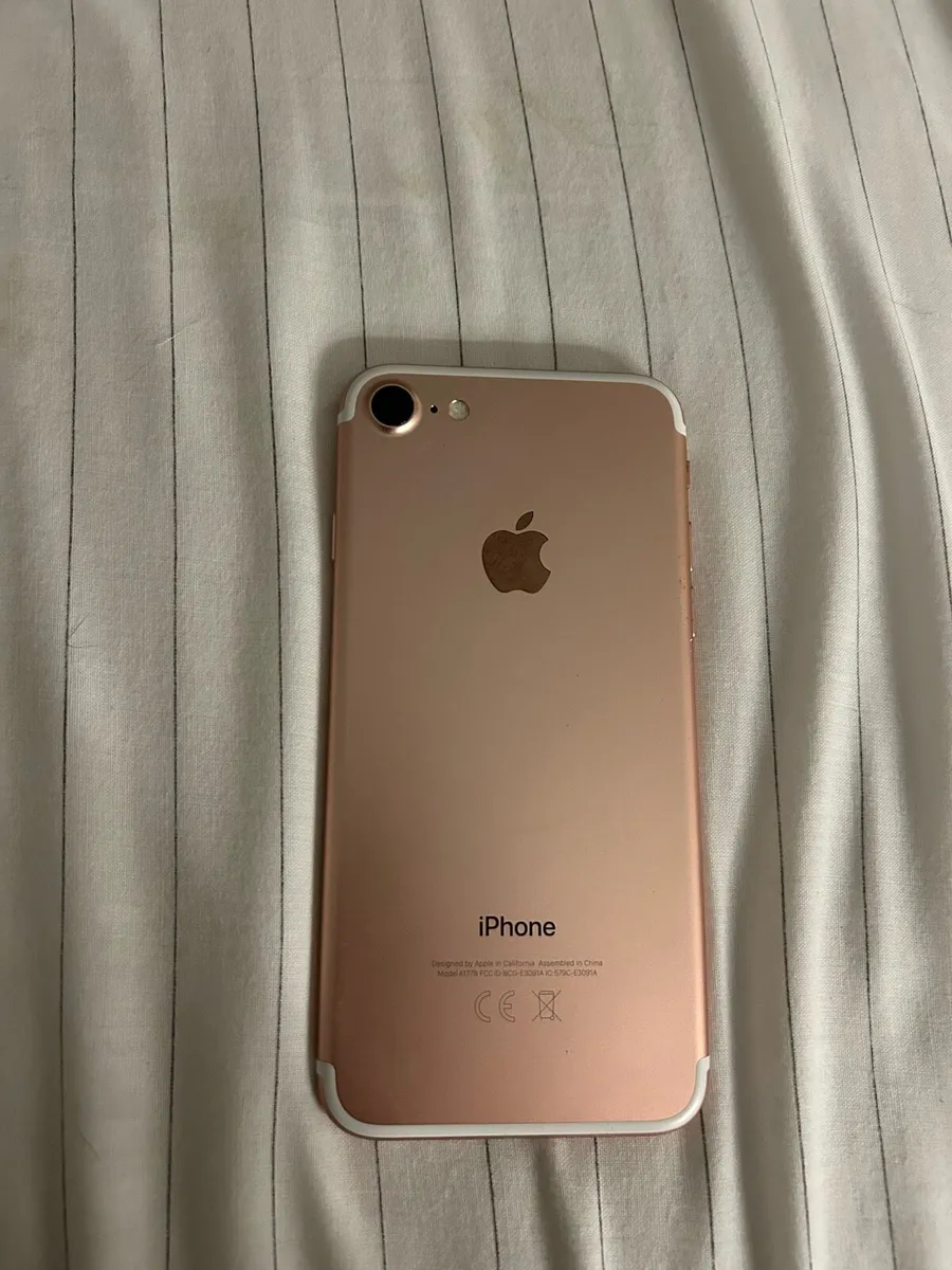iPhone 7 - Image 2