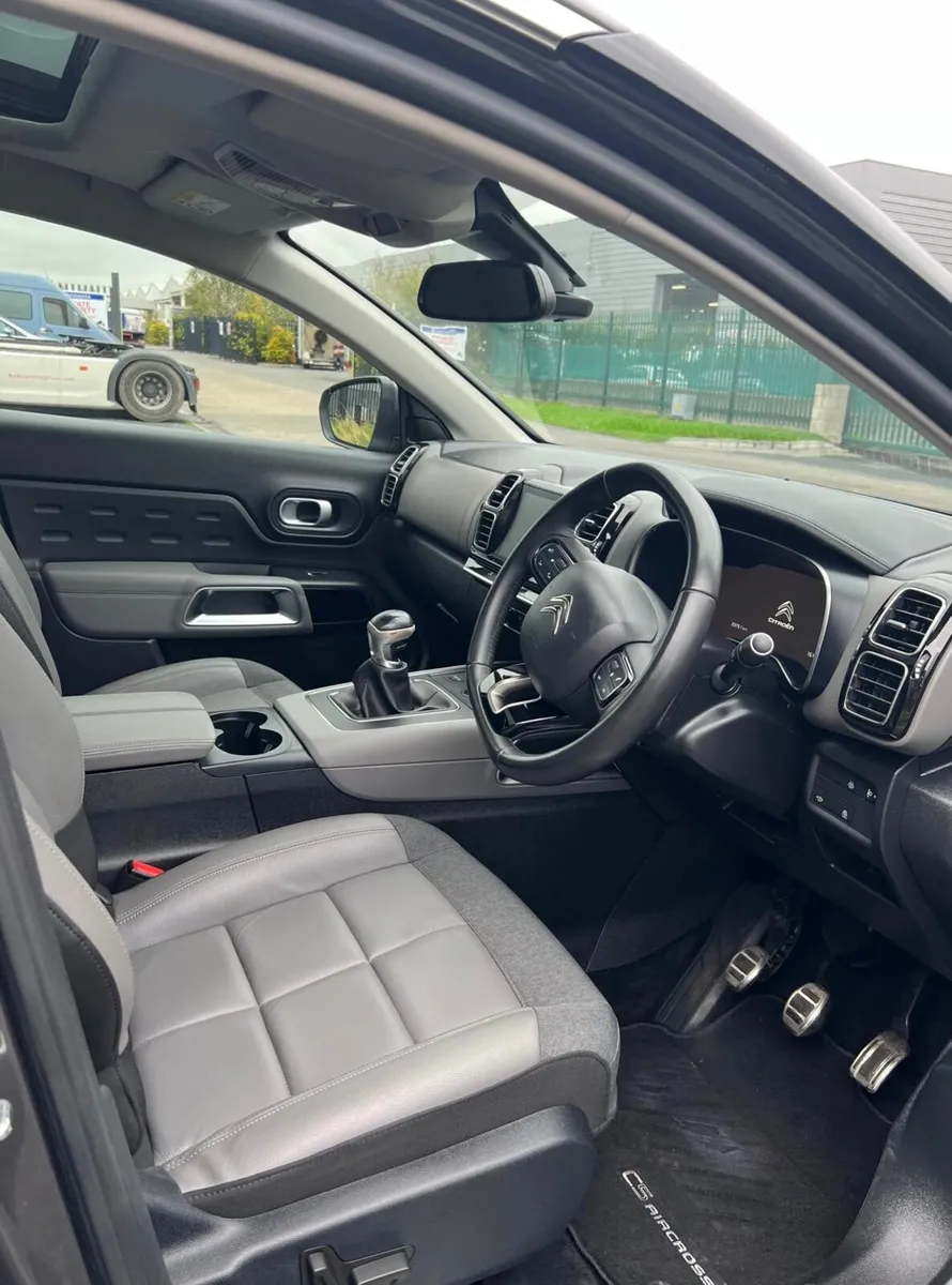 202D C5 Aircross 33k Klms Leather Seats - Image 4