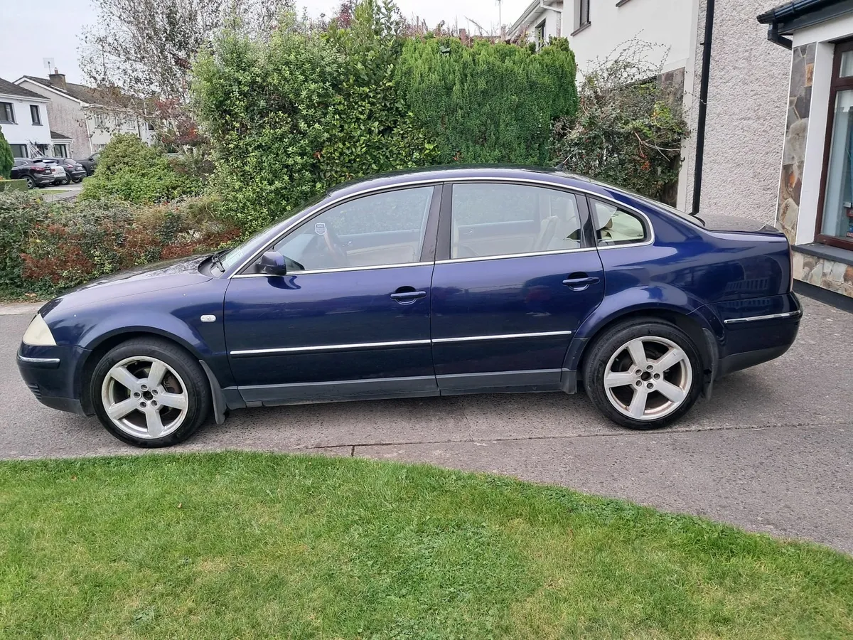 Volkswagen Passat 2003 - Image 1