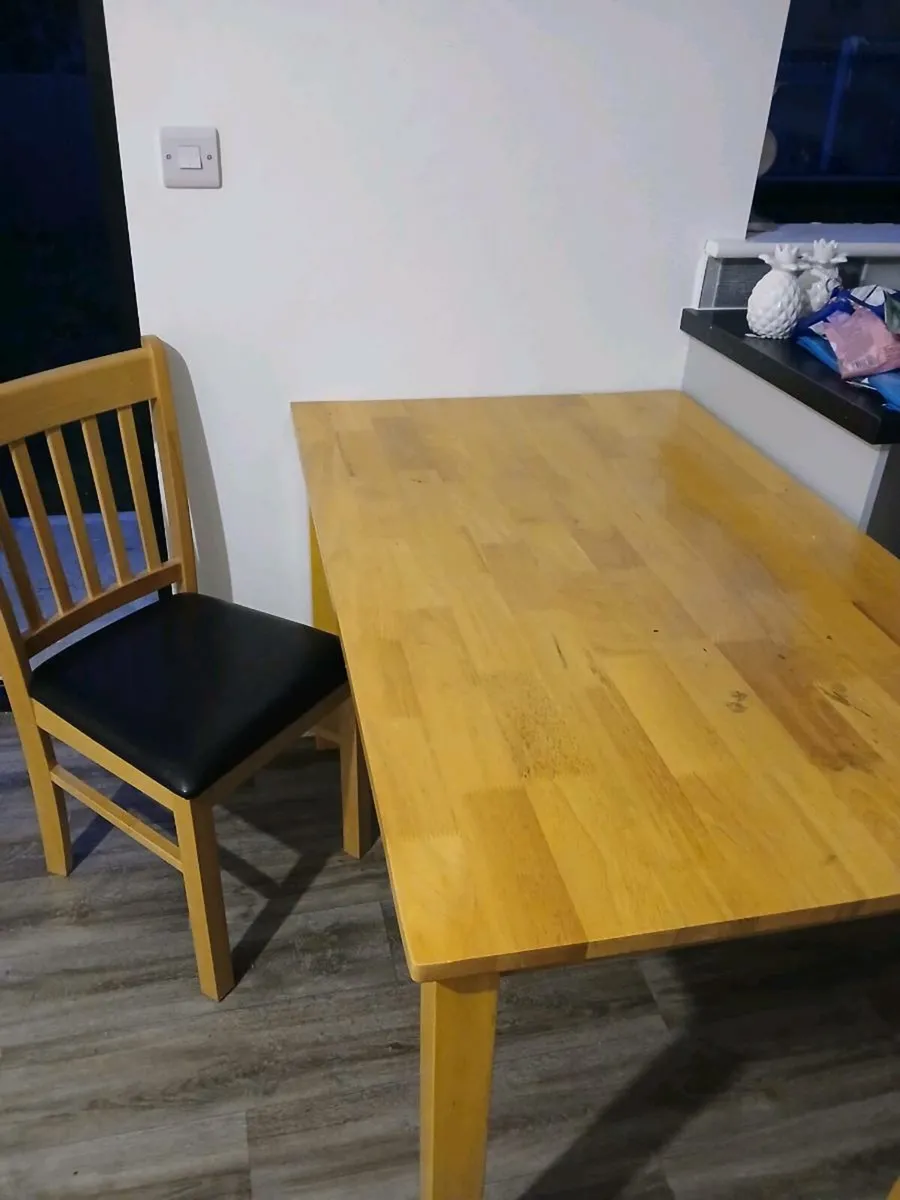 Table & chairs