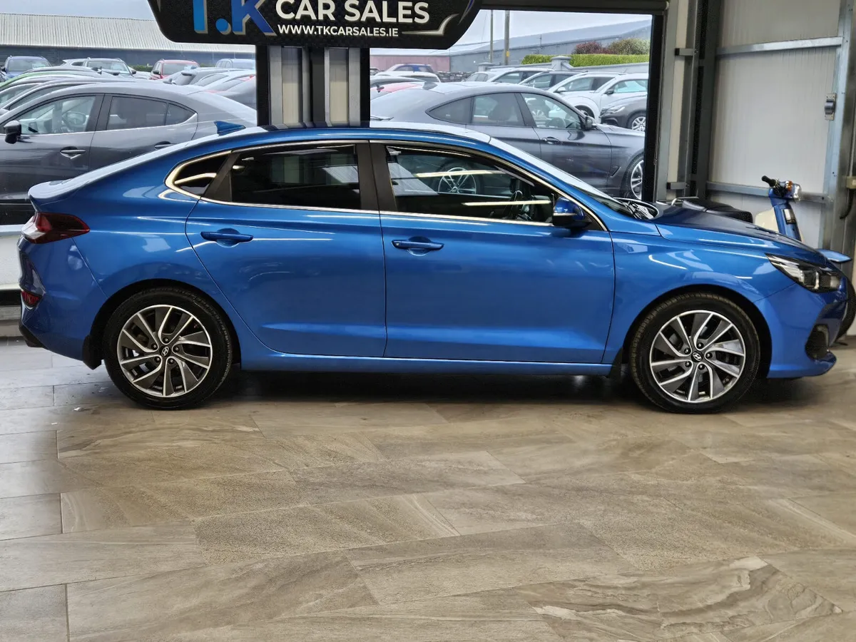 19 HYUNDSAI i30 FASTBACK T-GDi - Image 3