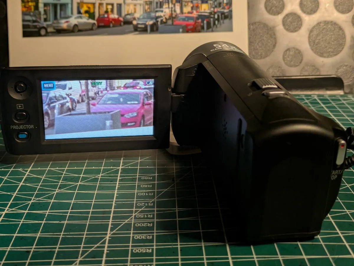 Sony Handycam Camcorder with projector Zeiss lens - Image 2