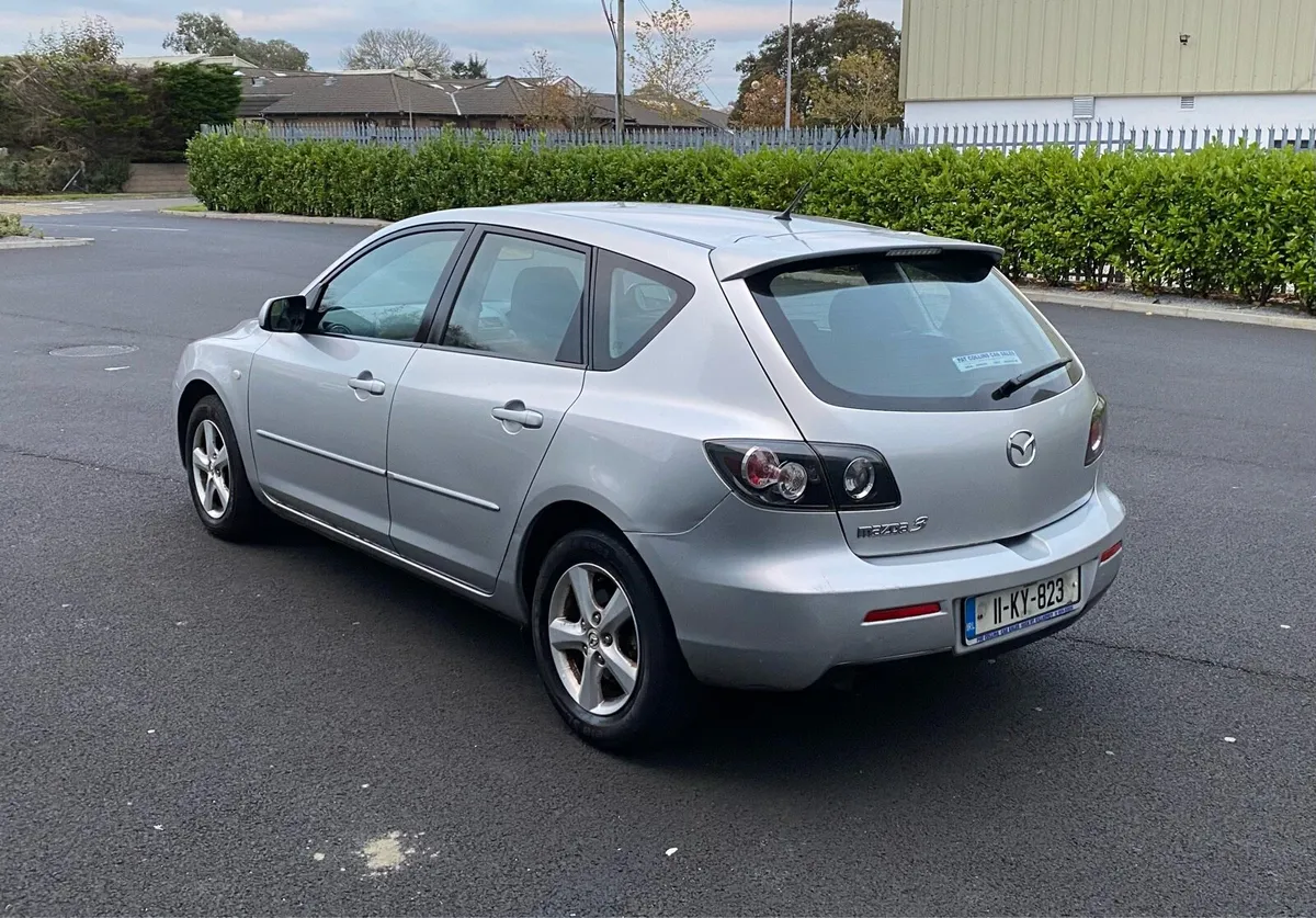 11 Mazda 3. ( 1.3 Petrol) €2150 Or Nearest Offer. - Image 4