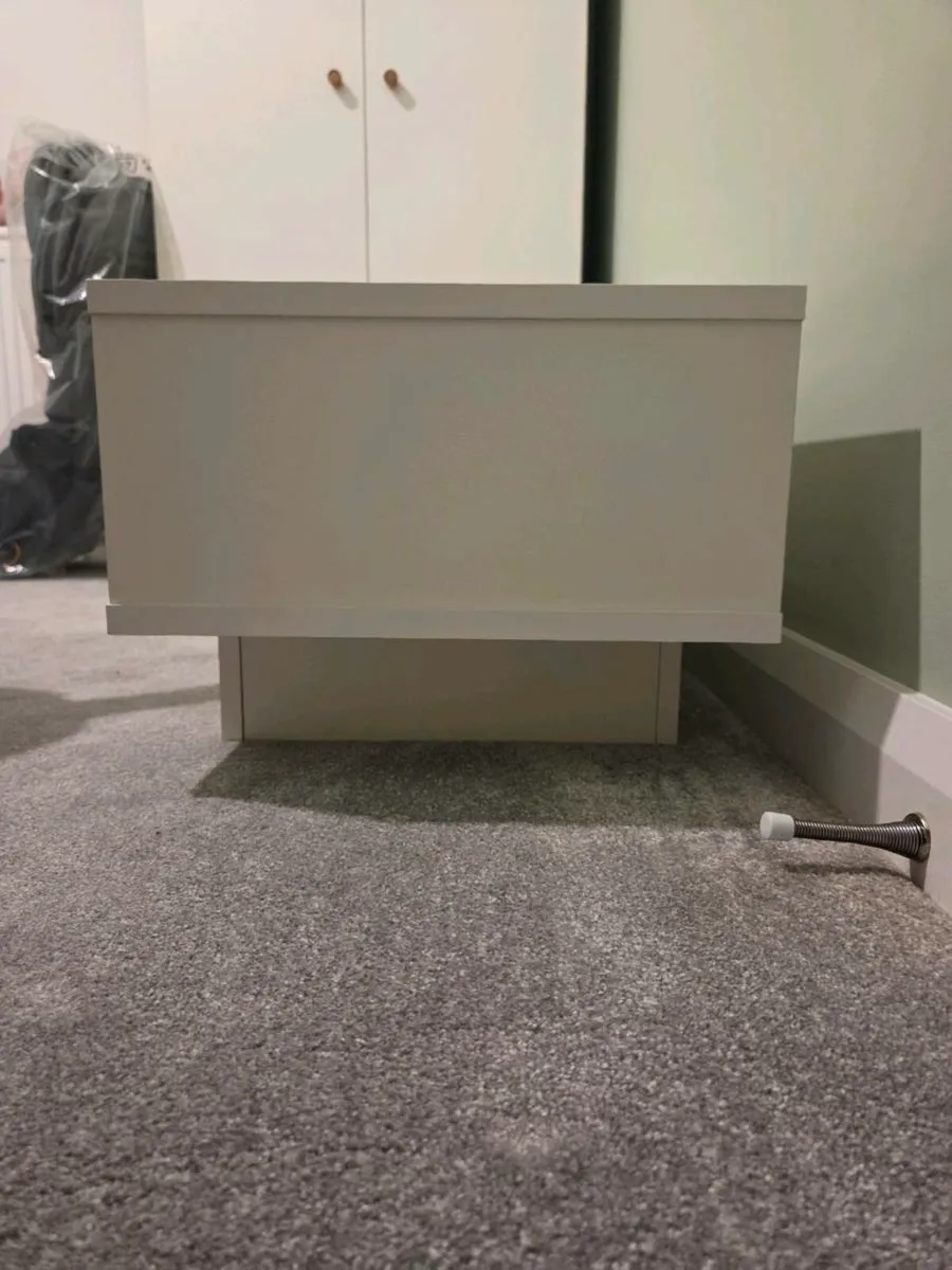 White Tv unit - Image 3