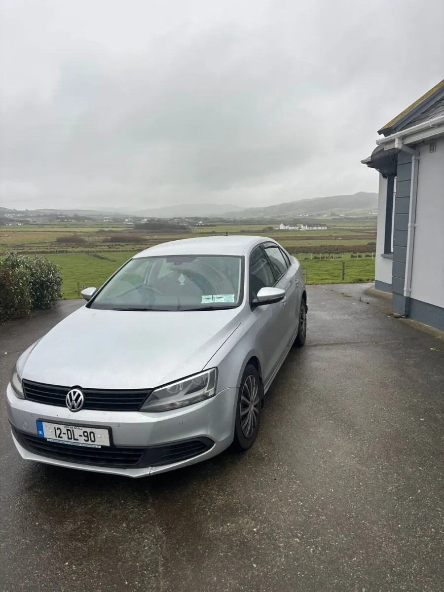 Volkswagen Jetta 2012 - Image 2