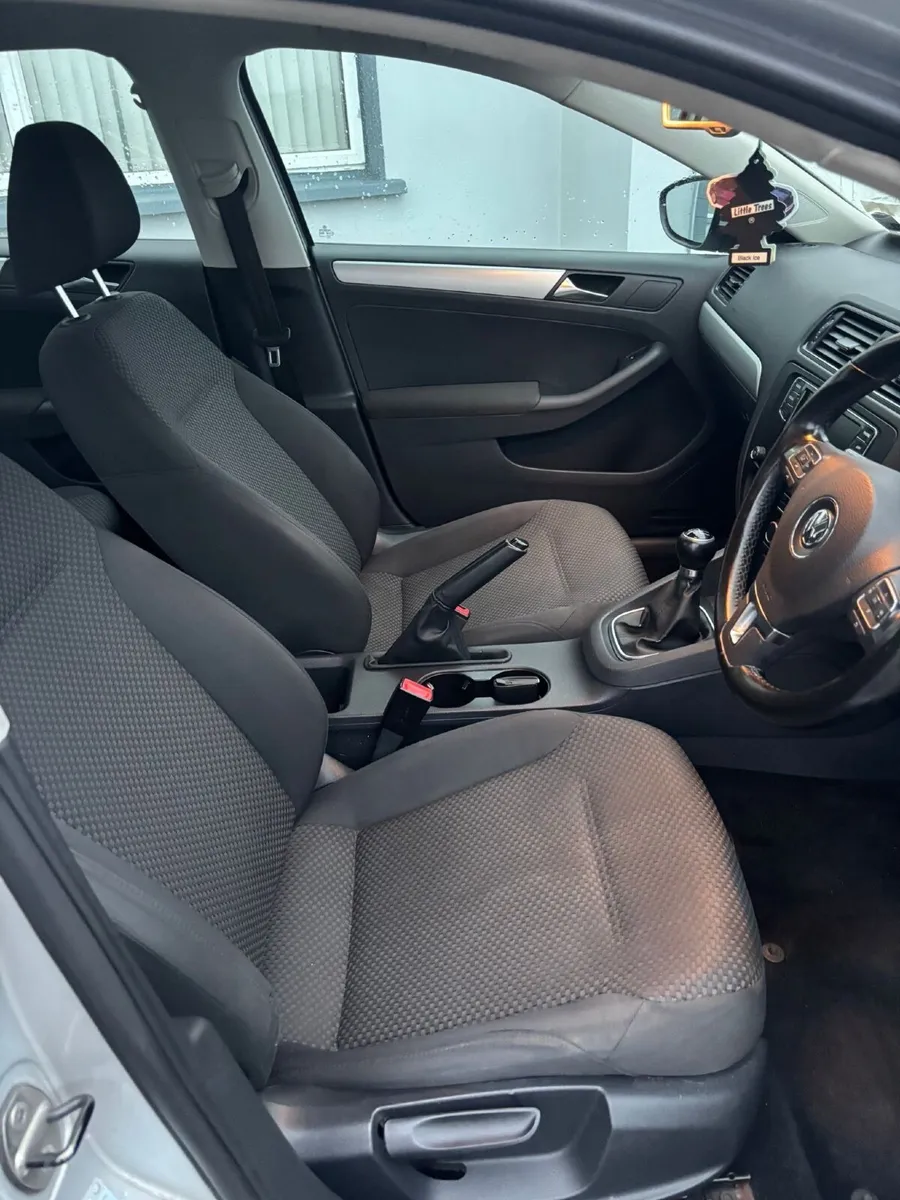 Volkswagen Jetta 2012 - Image 4