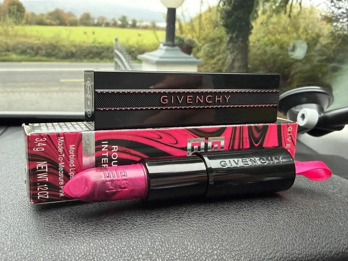 Lipstick - Image 1
