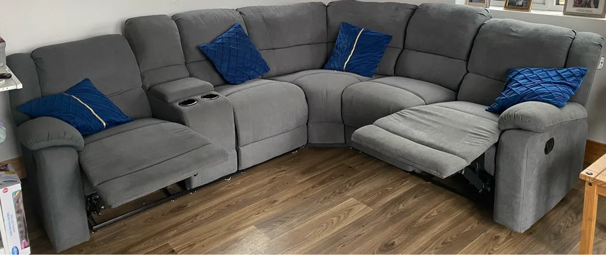 L - Shaped corner couch - Image 2