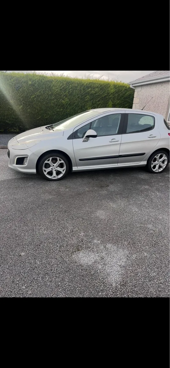 Peugeot 308 - Image 2