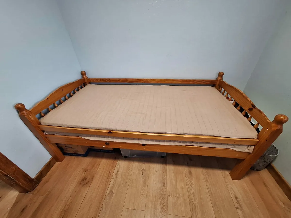 Bed - Image 1