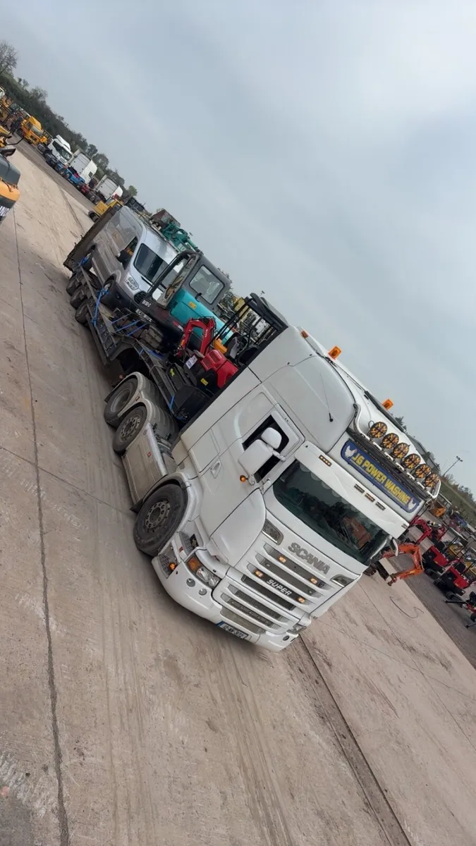 Low loader available machinery - Image 1